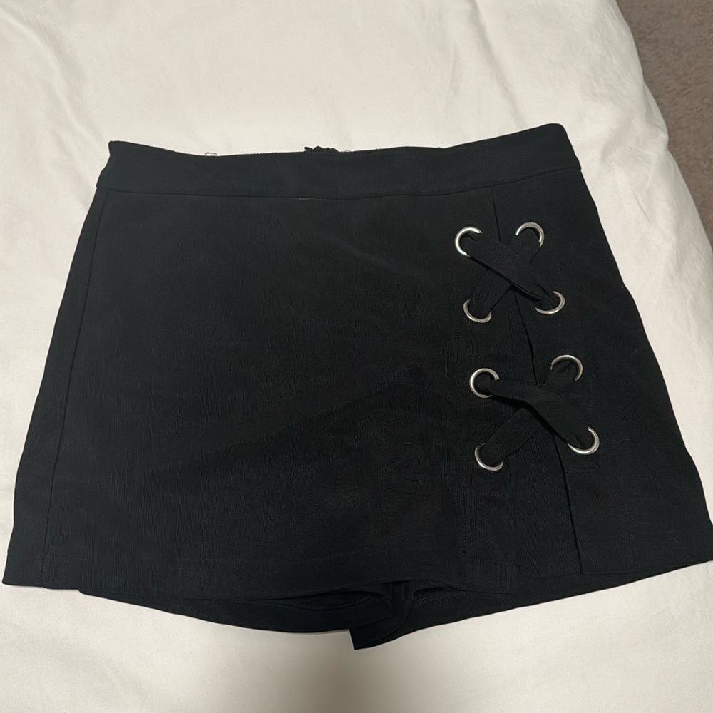 Black skort